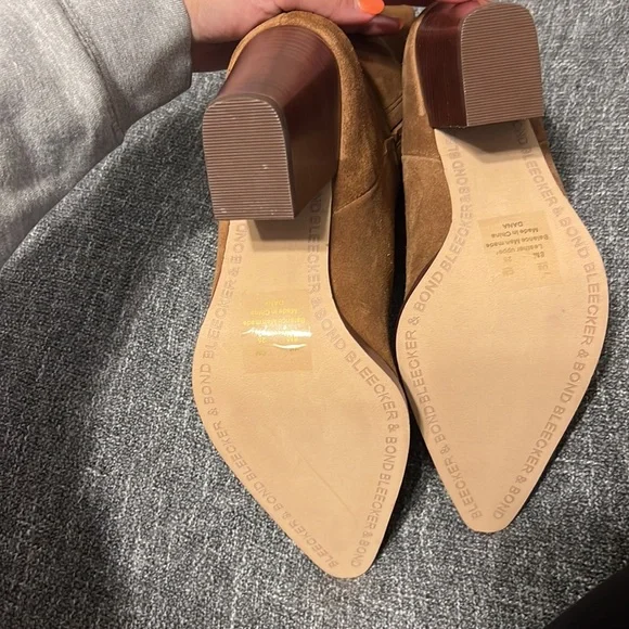 Bleecker & Bond brown suede booties size 8 - Picture 2 of 3